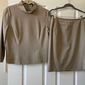 MODERN CLASSIC Ann Taylor 2-Piece Taupe Suit S 10